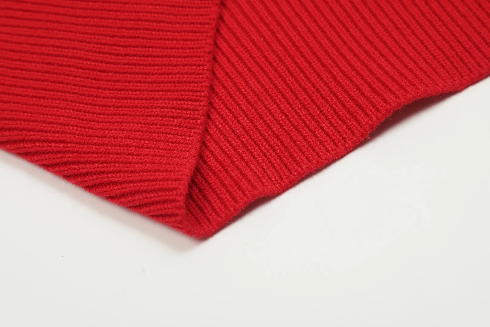 🅿️176 "Top quality" Style number: DS021# (not off the shelves all year round) [Ralph Lauren round neck cardigan solid color pony embroidered logo knitted short sleeves] ✅Ralph Lauren classic basic versatile all-season cardigan knitted short sleeves ✅Main supplier platform live broadcast Wholesale entities Replenish when out of stock Not off the shelves ✅ZP quality 1:1 version Scan the code to enter the GF website Counter quality ✅Details and quality are the only one in Guangzhou. Imported quality cotton yarn, focusing on high-end, cost-effective. Needless to say good quality. ✅The version is restored to the original order. The maximum size can be worn up to 160 pounds. Loose, comfortable and stress-free.